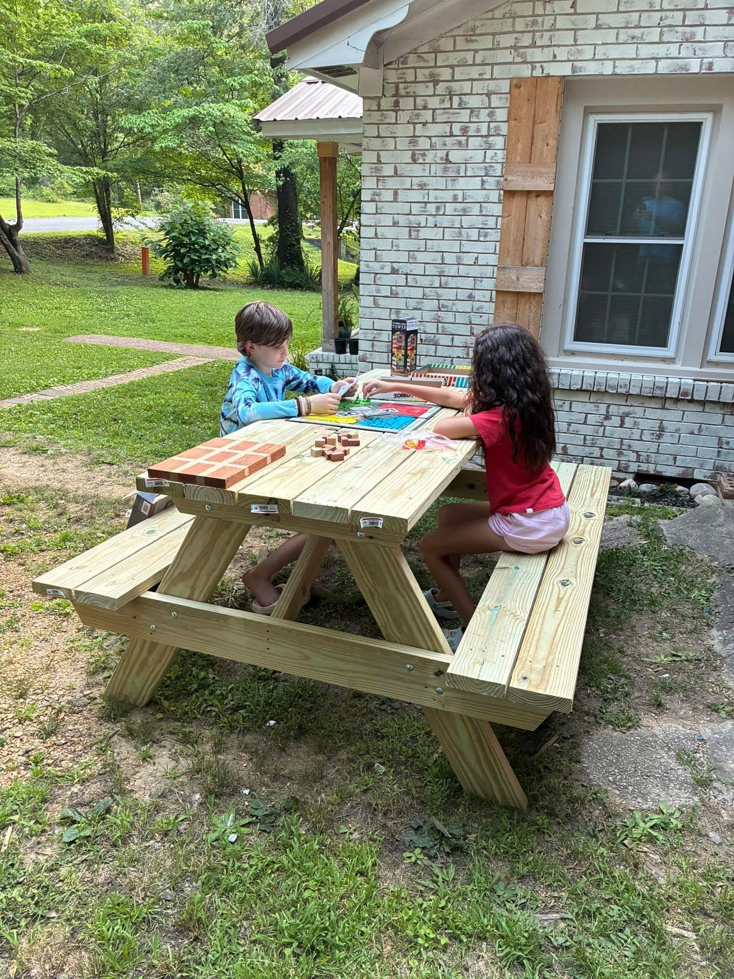 Picnic table